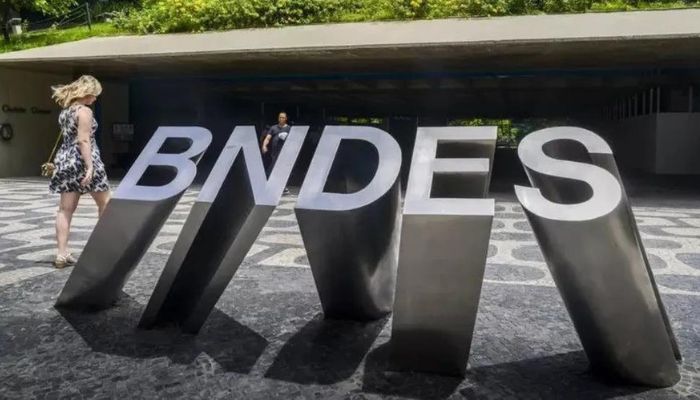 O que Brasil pode ganhar e perder com empréstimos do BNDES para obras no exterior